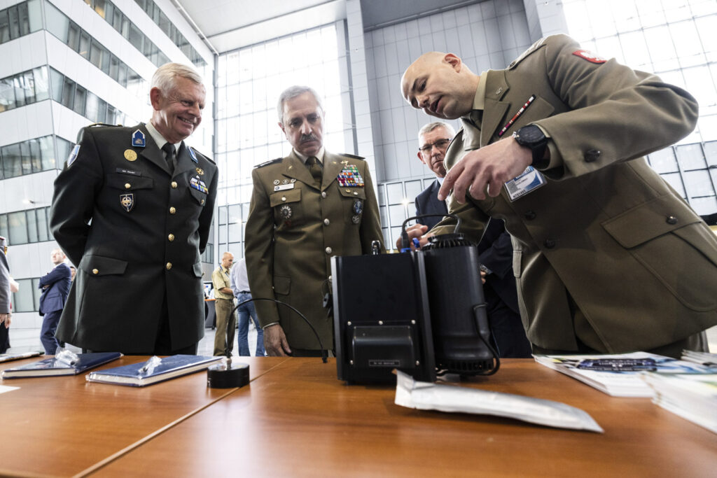 Strong cooperation between NATO Headquarters