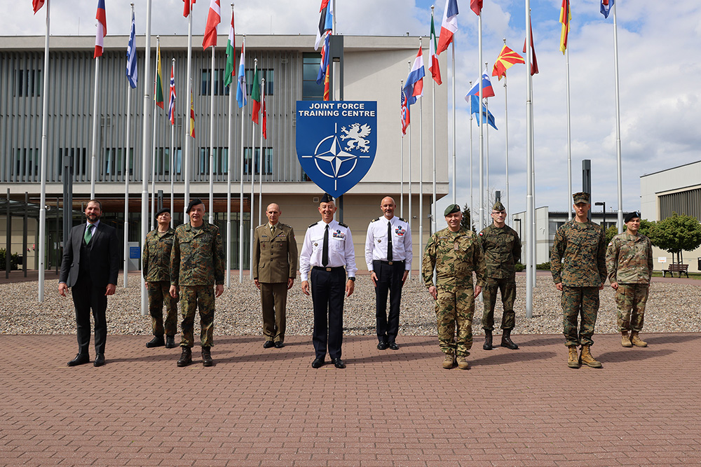 General Lavigne also met with the Joint Force Training Centre staff